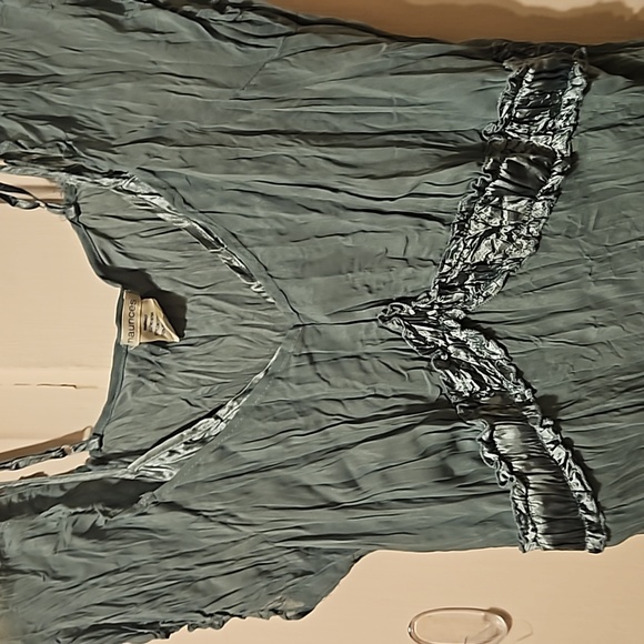 Two Maurices Blouses size XL Grey long sleeve with tie and sage green short lay - Picture 5 of 12